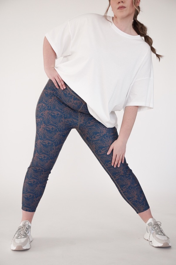 Plus size blue printed leggings from polyester from the front
