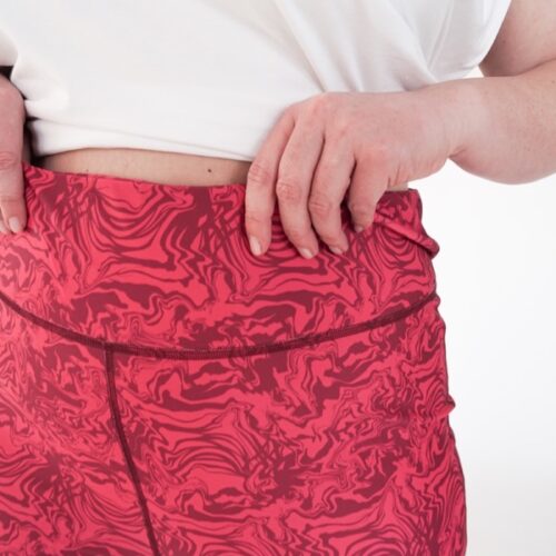 Plus size red printed leggings from polyester close view