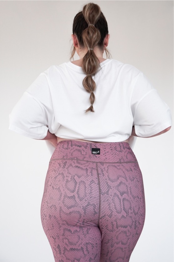 Plus size Rose printed leggings from polyester close view